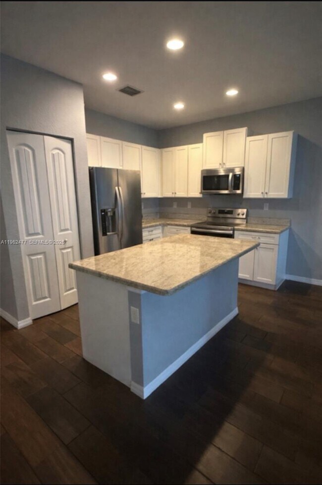 1040 NW 33rd Ct in Pompano Beach, FL - Building Photo - Building Photo