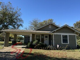 690 S Lillian in Stephenville, TX - Building Photo