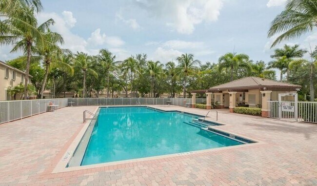 4008 Peppertree Dr in Weston, FL - Building Photo - Building Photo