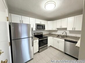 280 Grove St in Newton, MA - Building Photo - Building Photo