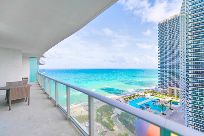 4111 S Ocean Dr in Hollywood, FL - Building Photo - Building Photo