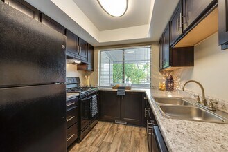 Miller Estates Apartments in Salt Lake City, UT - Foto de edificio - Building Photo