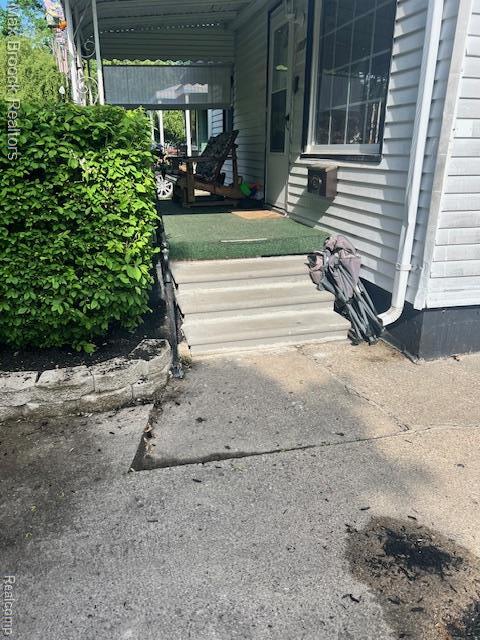 727 E Madge Ave in Hazel Park, MI - Building Photo - Building Photo