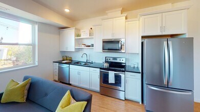 Grand & Syndicate Apartments in St. Paul, MN - Building Photo - Interior Photo