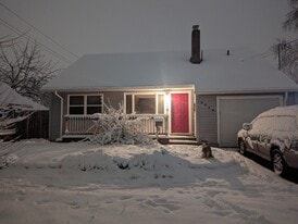 8828 N Hodge Ave in Portland, OR - Building Photo