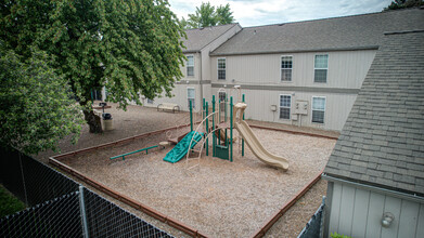 Brook Hollow Apartments in Salem, OR - Building Photo - Building Photo