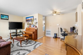 379 Stone Pl in Wheeling, IL - Building Photo - Building Photo