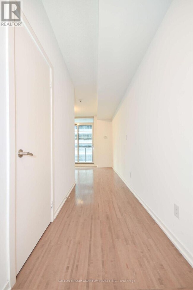 65 Bremner Blvd in Toronto, ON - Building Photo - Building Photo