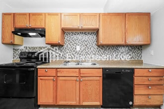 725 Tyson Dr in Florissant, MO - Foto de edificio - Building Photo