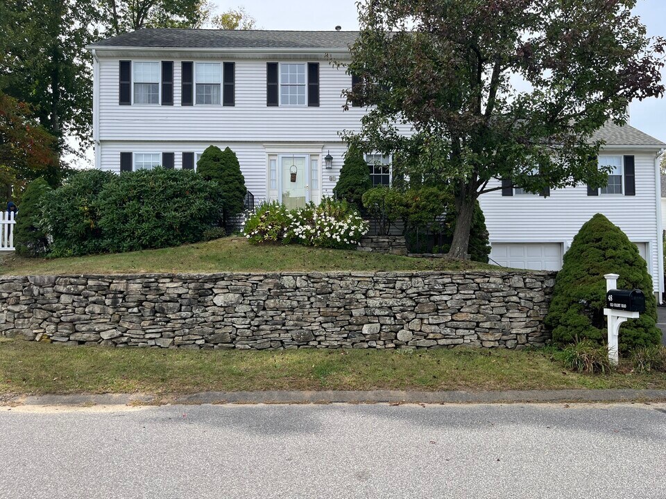 48 Old Colony Rd in Monroe, CT - Building Photo