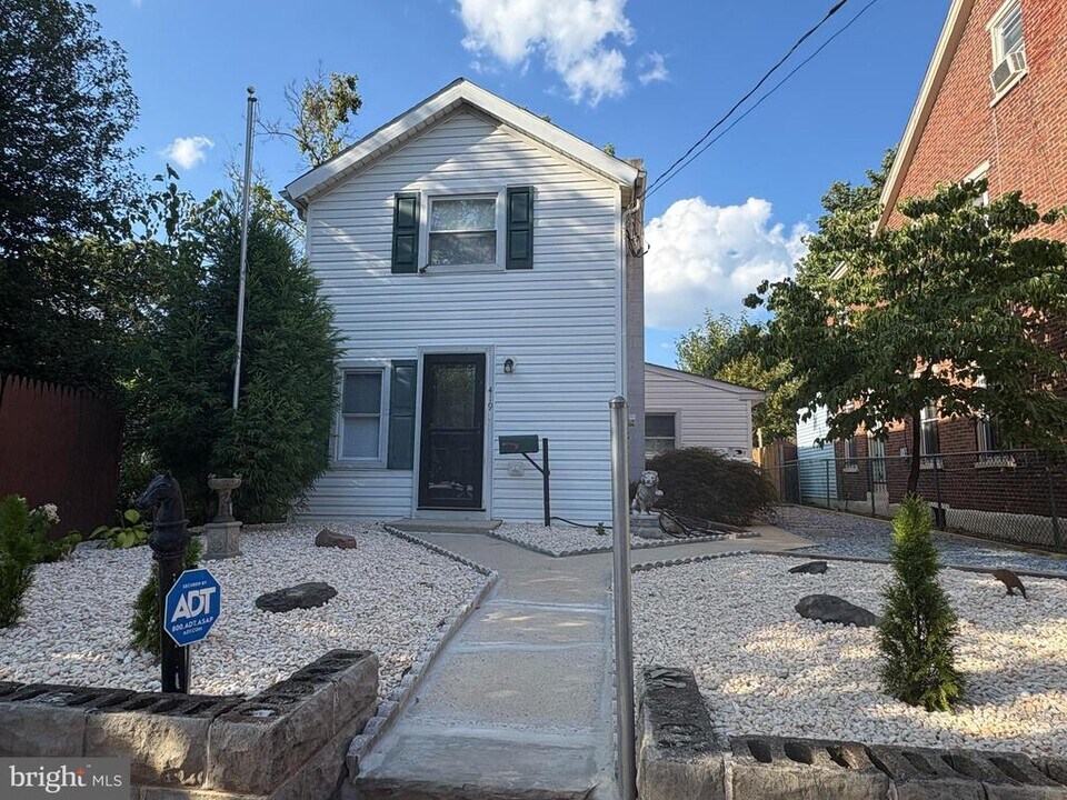 419 Walnut St in Pottstown, PA - Building Photo