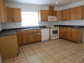 2950 E Mobile Ln in Phoenix, AZ - Building Photo - Building Photo