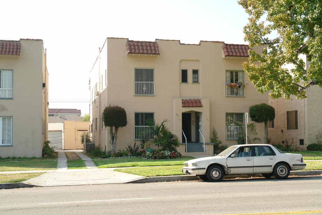 739 S Chevy Chase Dr in Glendale, CA - Building Photo