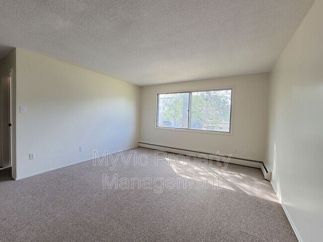 10130-10152 152 St NW in Edmonton, AB - Building Photo - Building Photo