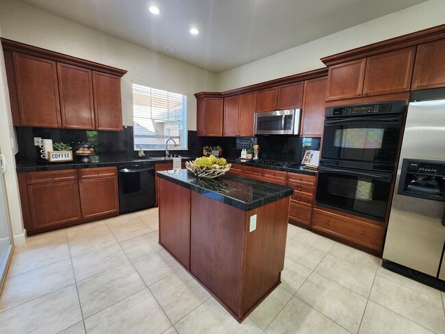 6086 Cielo Cir in Sparks, NV - Building Photo - Building Photo