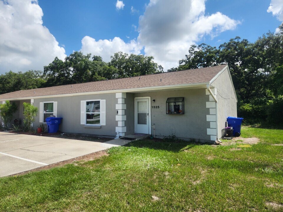 1525 Tangelo Cir in Kissimmee, FL - Foto de edificio