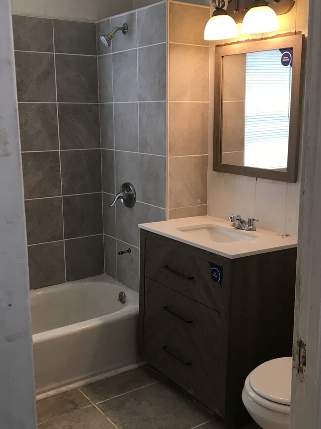 117 Enfield St, Unit 2nd