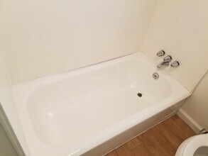 4566 Virginia Ave-Unit -4566 in Oroville, CA - Foto de edificio - Building Photo