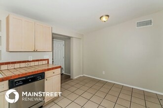 4917 N Sunrise Ave in Tucson, AZ - Foto de edificio - Building Photo