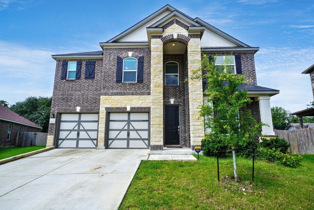 107 Kyle Cove in Universal City, TX - Building Photo