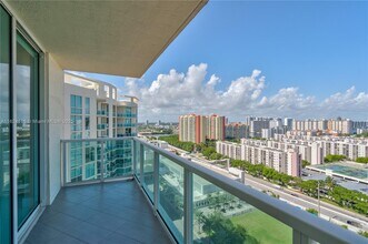 150 Sunny Isles Blvd in Sunny Isles Beach, FL - Building Photo - Building Photo