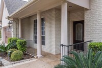 9616 Rainlilly Ln in Austin, TX - Foto de edificio - Building Photo