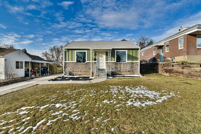 property at 1809 E Stratford Ave