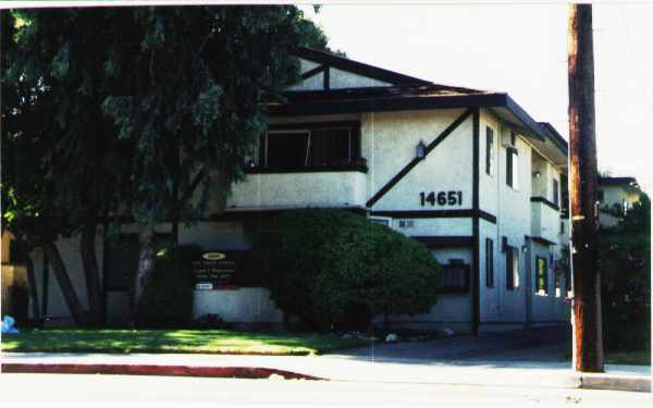 14651 Vanowen St in Van Nuys, CA - Building Photo - Building Photo