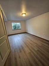 11527 Highway 99, Unit E103 in Everett, WA - Building Photo - Building Photo