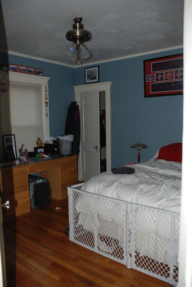 37 Pearl St, Unit 1st floor apt near Tufts in Medford, MA - Foto de edificio - Building Photo