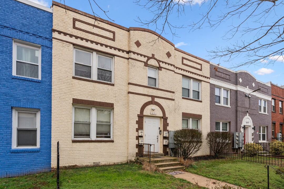 1621 E St NE, Unit 3 in Washington, DC - Building Photo