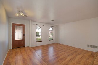 7409 Luella Anne Dr NE in Albuquerque, NM - Foto de edificio - Building Photo