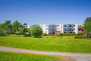 Fraser Place Apartments in Richmond, BC - Building Photo