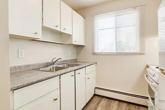 Delton Place in Edmonton, AB - Building Photo - Building Photo