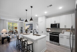 Bainbridge Mallard Creek in Charlotte, NC - Building Photo