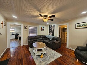 208 W Main St in Lawndale, NC - Foto de edificio - Building Photo