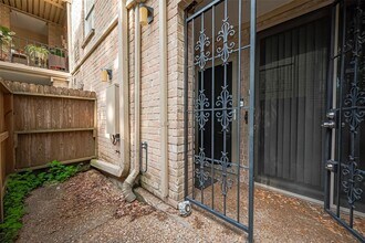 4633 Wild Indigo St in Houston, TX - Building Photo - Building Photo