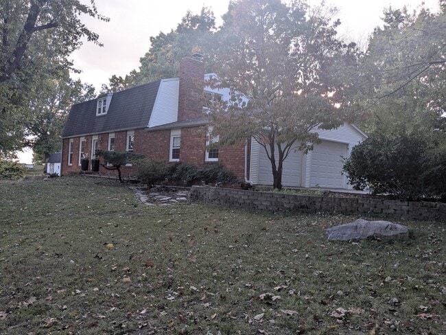 1306 Marion Dr in Neosho, MO - Foto de edificio - Building Photo