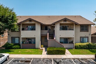 Cactus Grove Apartments in Rialto, CA - Foto de edificio - Building Photo