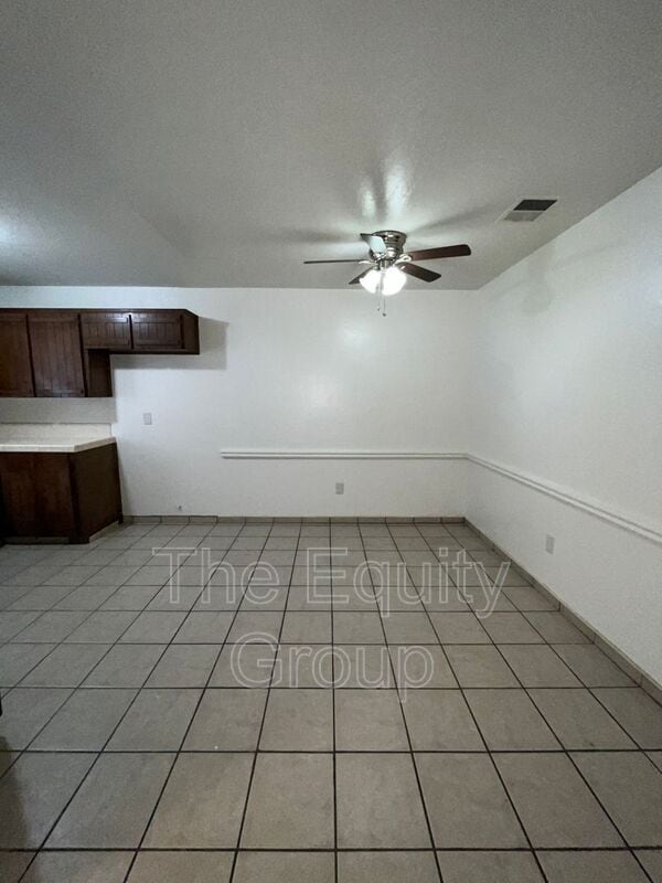 800 W Pleasant Ave in Tulare, CA - Building Photo - Building Photo