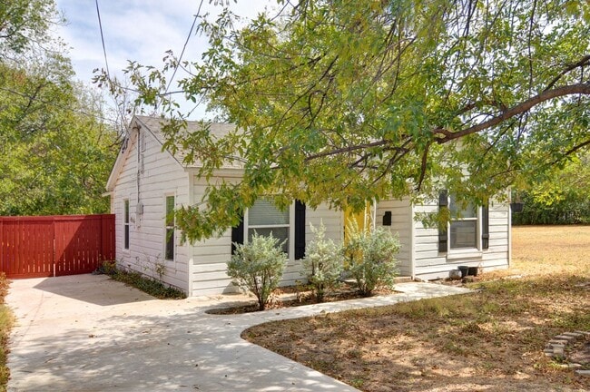 320 Waynell St in Fort Worth, TX - Building Photo - Building Photo