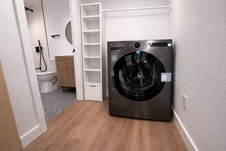 12527 Cranbrook Ave in Hawthorne, CA - Foto de edificio - Building Photo