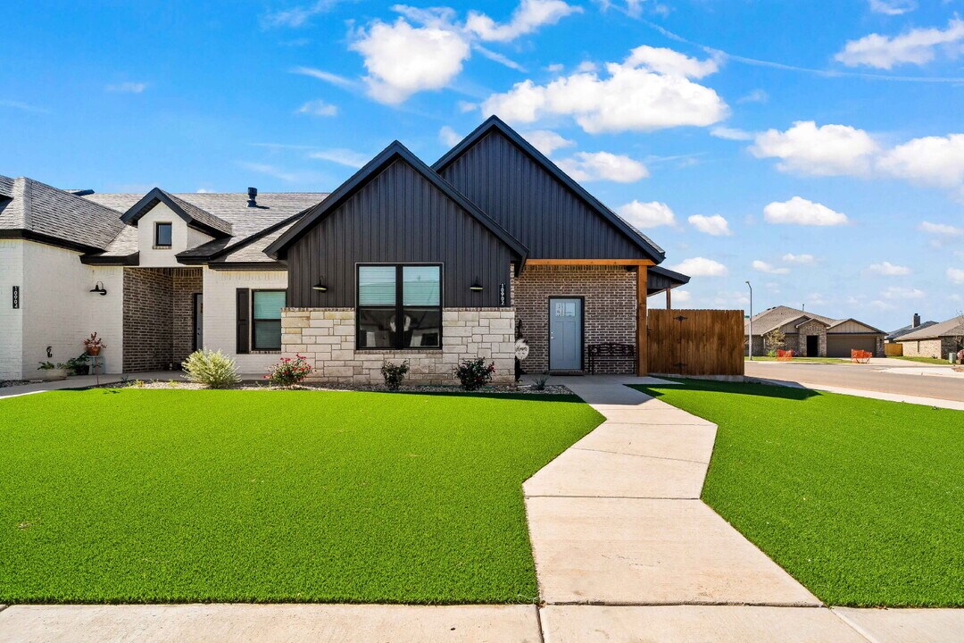 10901 Aberdeen Ave in Lubbock, TX - Building Photo