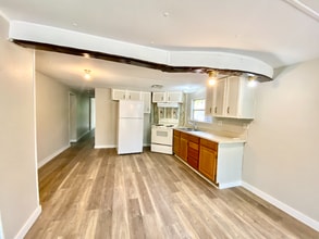 109 Harmons Way in San Marcos, TX - Foto de edificio - Building Photo