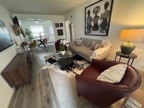 14122 Delano St, Unit B in Van Nuys, CA - Building Photo - Building Photo