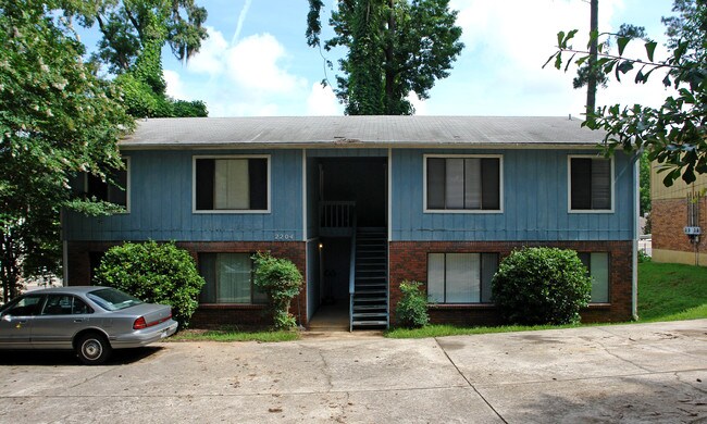 2204 Claremont Ln in Tallahassee, FL - Foto de edificio - Building Photo