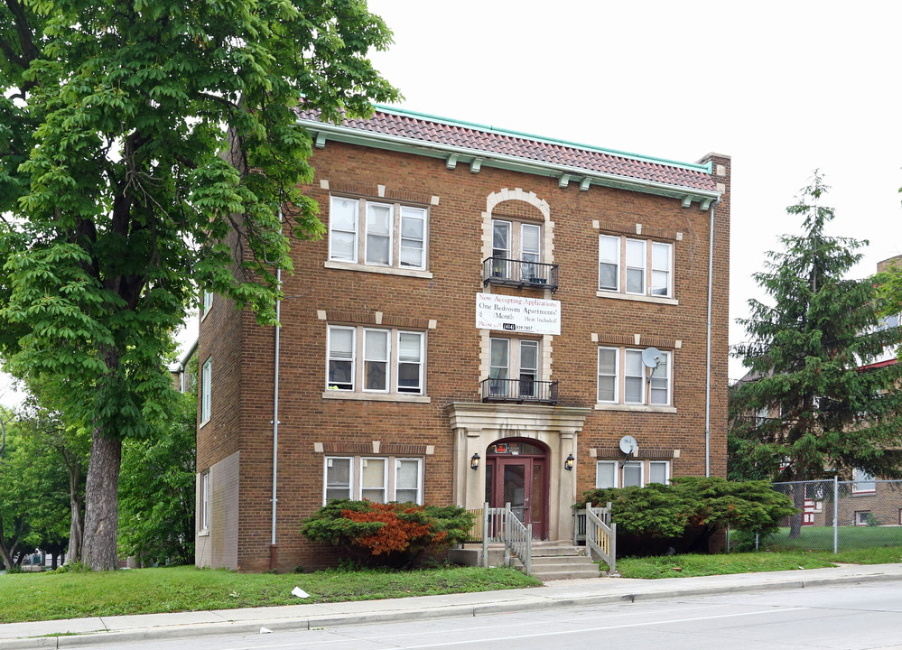 816 W Greenfield Ave in Milwaukee, WI - Building Photo