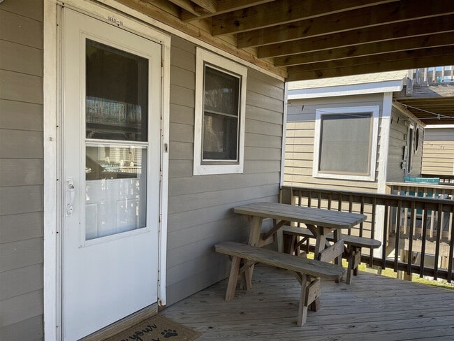 56821 North Carolina Hwy 12 in Hatteras, NC - Foto de edificio - Building Photo