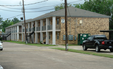 Colonial West in Beaumont, TX - Foto de edificio - Building Photo