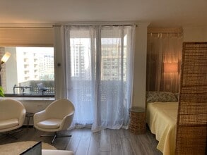 240 M St SW, Unit 703E in Washington, DC - Building Photo - Building Photo